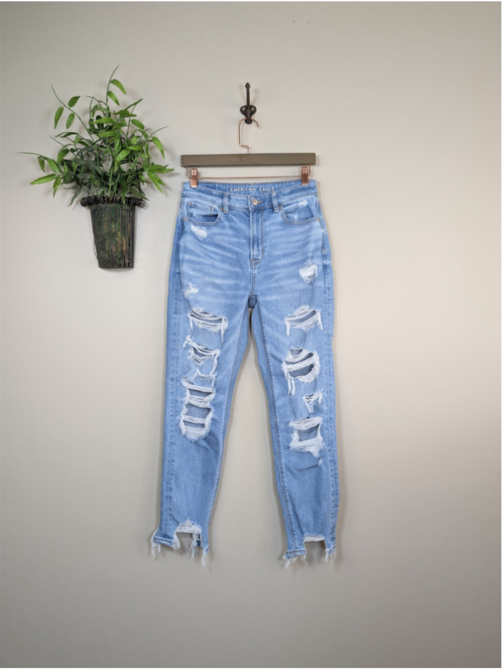 American Eagle 2 High Rise Mom Jeans Relaxed Stretch Medium Wash Distressed AE